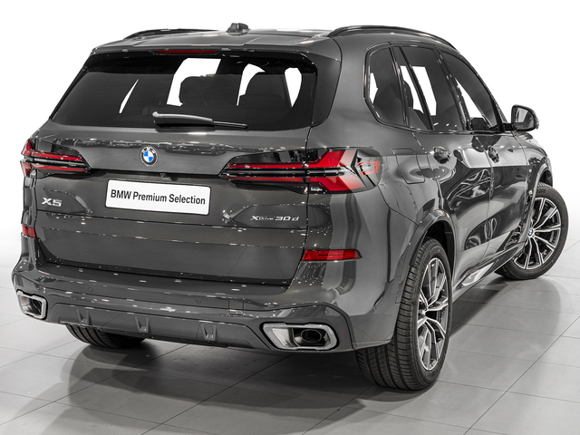 BMW X5 xDrive30d color Marrón. Año 2025. 219KW(298CV). Diésel. En concesionario Caetano Cuzco, Salvatierra de Madrid
