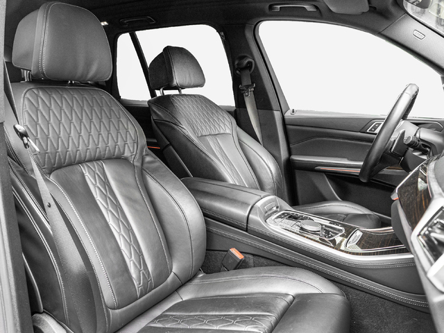BMW X5 xDrive30d color Marrón. Año 2025. 219KW(298CV). Diésel. En concesionario Caetano Cuzco, Salvatierra de Madrid