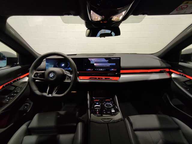 BMW i5 eDrive40 color Gris. Año 2024. 250KW(340CV). Eléctrico. En concesionario Motor Munich - Terrassa - VO de Barcelona