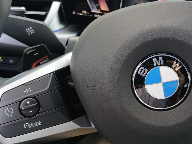 BMW X1 sDrive18d color Verde. Año 2025. 110KW(150CV). Diésel. En concesionario Enekuri Motor de Vizcaya