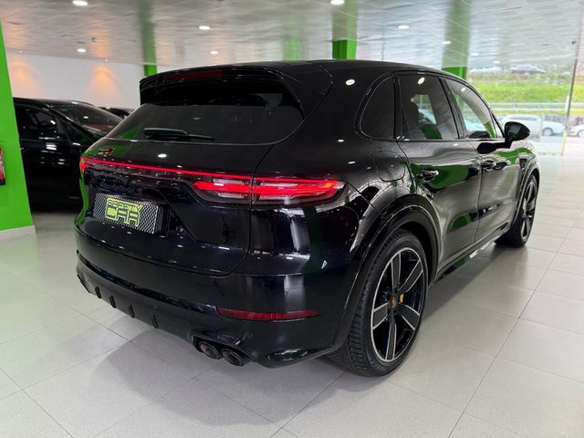 Porsche Cayenne Turbo S E-Hybrid 500 kW (680 CV)
