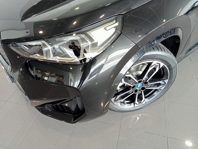 BMW iX1 xDrive30 color Negro. Año 2025. 230KW(313CV). Eléctrico. En concesionario Mandel Motor Badajoz de Badajoz