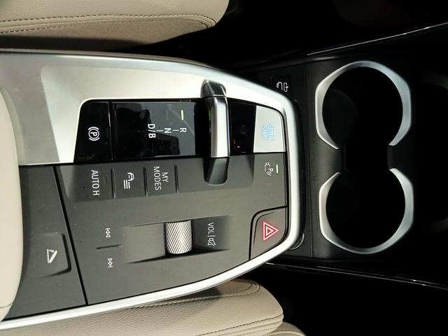 BMW iX1 xDrive30 color Negro. Año 2025. 230KW(313CV). Eléctrico. En concesionario Mandel Motor Badajoz de Badajoz