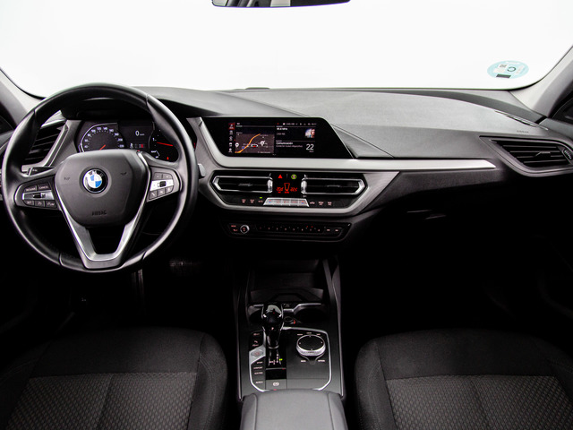BMW Serie 1 118d color Blanco. Año 2020. 110KW(150CV). Diésel. En concesionario Móvil Begar Alicante de Alicante