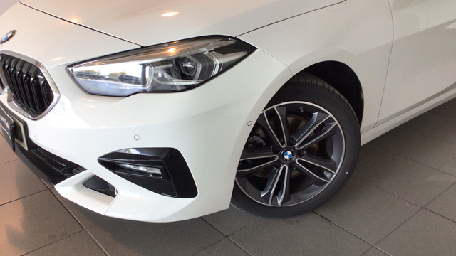 BMW Serie 2 218i Gran Coupe color Blanco. Año 2024. 103KW(140CV). Gasolina. En concesionario BYmyCAR Madrid - Alcalá de Madrid