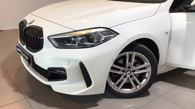 BMW Serie 1 118d color Blanco. Año 2024. 110KW(150CV). Diésel. En concesionario BYmyCAR Madrid - Alcalá de Madrid