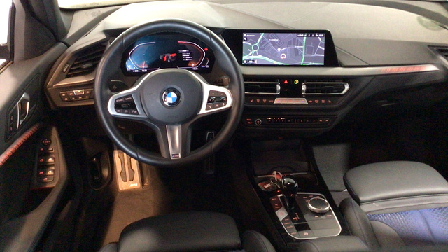 BMW Serie 1 118d color Blanco. Año 2024. 110KW(150CV). Diésel. En concesionario BYmyCAR Madrid - Alcalá de Madrid