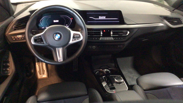 BMW Serie 1 118d color Blanco. Año 2024. 110KW(150CV). Diésel. En concesionario BYmyCAR Madrid - Alcalá de Madrid
