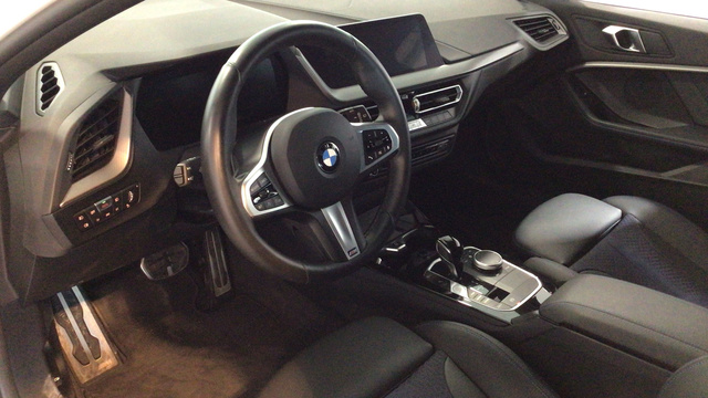 BMW Serie 1 118d color Blanco. Año 2024. 110KW(150CV). Diésel. En concesionario BYmyCAR Madrid - Alcalá de Madrid
