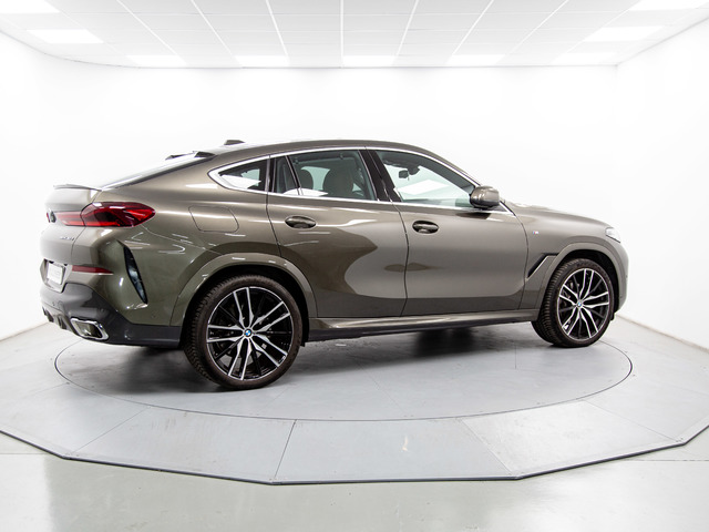 BMW X6 xDrive30d color Marrón. Año 2024. 210KW(286CV). Diésel. En concesionario Movil Begar Alcoy de Alicante