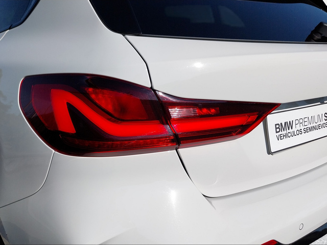 BMW Serie 1 118d color Blanco. Año 2024. 110KW(150CV). Diésel. En concesionario San Rafael Motor, S.L. de Córdoba
