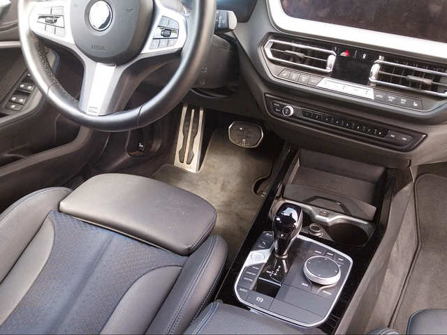 BMW Serie 1 118d color Azul. Año 2024. 110KW(150CV). Diésel. En concesionario San Rafael Motor, S.L. de Córdoba