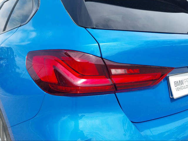 BMW Serie 1 118d color Azul. Año 2024. 110KW(150CV). Diésel. En concesionario San Rafael Motor, S.L. de Córdoba