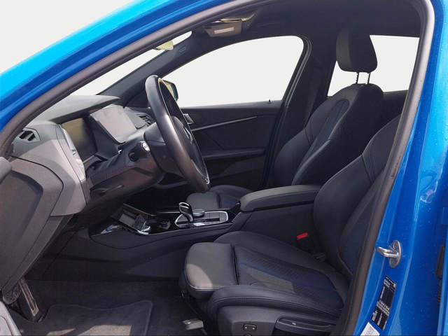 BMW Serie 1 118d color Azul. Año 2024. 110KW(150CV). Diésel. En concesionario San Rafael Motor, S.L. de Córdoba