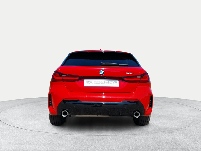 BMW Serie 1 118d color Rojo. Año 2024. 110KW(150CV). Diésel. En concesionario San Rafael Motor LUCENA, S.L. de Córdoba