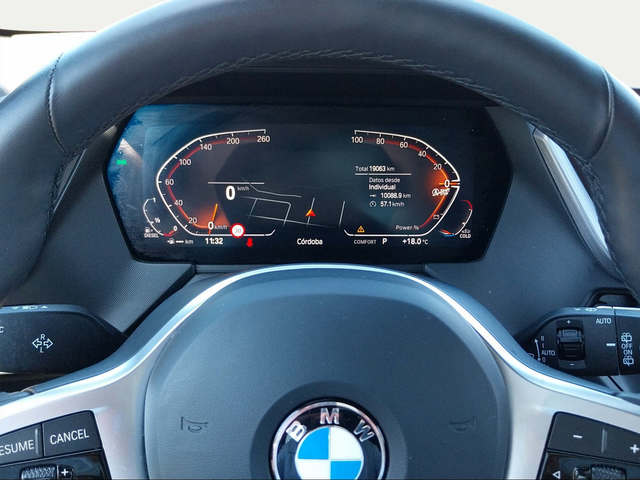 BMW Serie 1 118d color Rojo. Año 2024. 110KW(150CV). Diésel. En concesionario San Rafael Motor LUCENA, S.L. de Córdoba