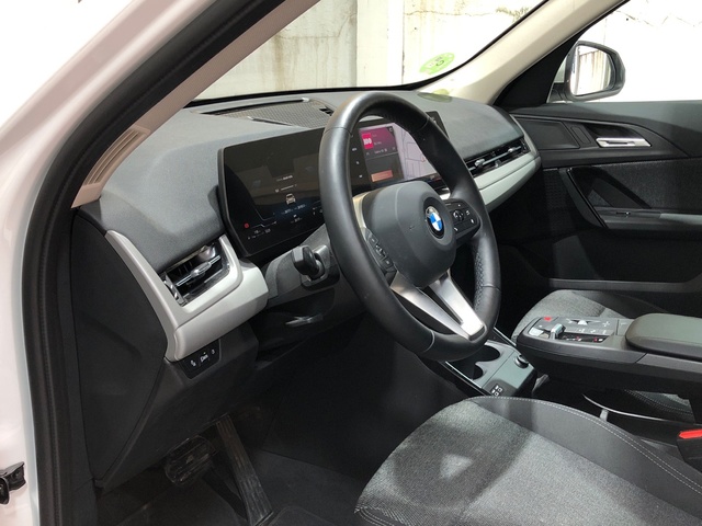 BMW X1 sDrive18d color Blanco. Año 2024. 110KW(150CV). Diésel. En concesionario Movilnorte El Plantio de Madrid