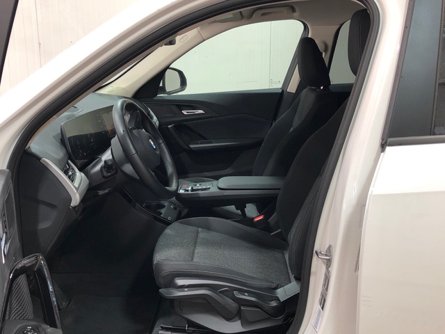 BMW X1 sDrive18d color Blanco. Año 2024. 110KW(150CV). Diésel. En concesionario Movilnorte El Plantio de Madrid