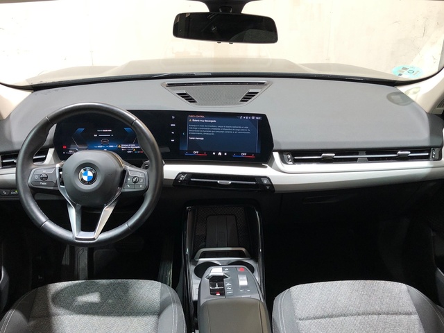 BMW X1 sDrive18d color Negro. Año 2024. 110KW(150CV). Diésel. En concesionario Movilnorte El Plantio de Madrid