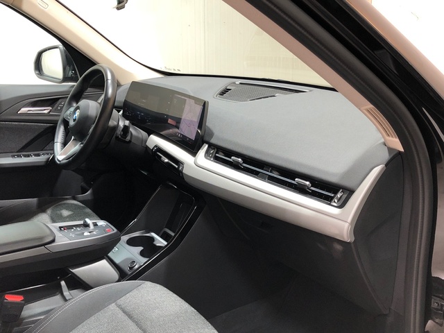 BMW X1 sDrive18d color Negro. Año 2024. 110KW(150CV). Diésel. En concesionario Movilnorte El Plantio de Madrid