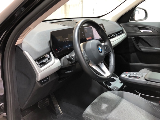 BMW X1 sDrive18d color Negro. Año 2024. 110KW(150CV). Diésel. En concesionario Movilnorte El Plantio de Madrid