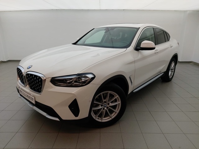 BMW X4 xDrive20i color Blanco. Año 2022. 135KW(184CV). Gasolina. En concesionario Augusta Aragon S.A. de Zaragoza