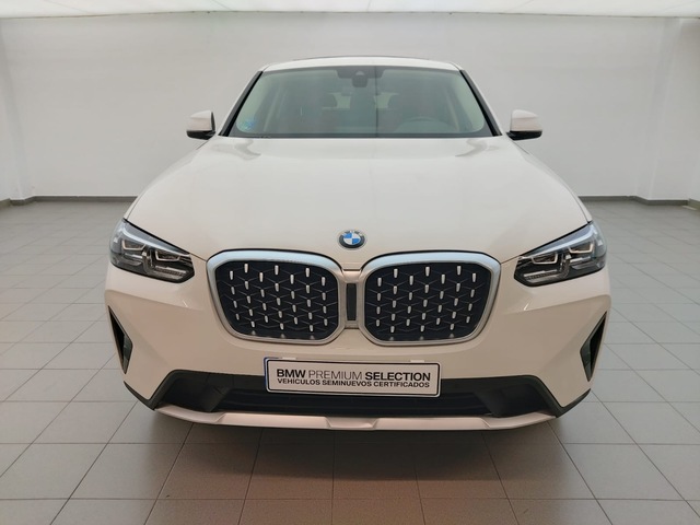 BMW X4 xDrive20i color Blanco. Año 2022. 135KW(184CV). Gasolina. En concesionario Augusta Aragon S.A. de Zaragoza
