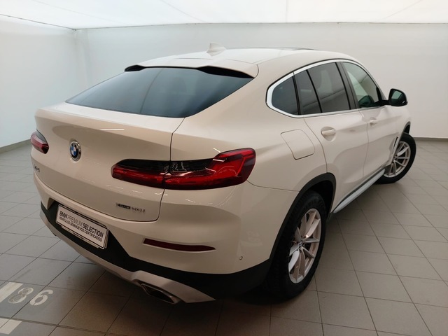 BMW X4 xDrive20i color Blanco. Año 2022. 135KW(184CV). Gasolina. En concesionario Augusta Aragon S.A. de Zaragoza