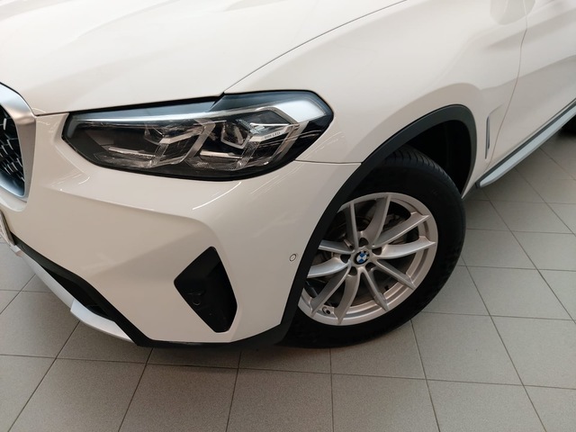 BMW X4 xDrive20i color Blanco. Año 2022. 135KW(184CV). Gasolina. En concesionario Augusta Aragon S.A. de Zaragoza