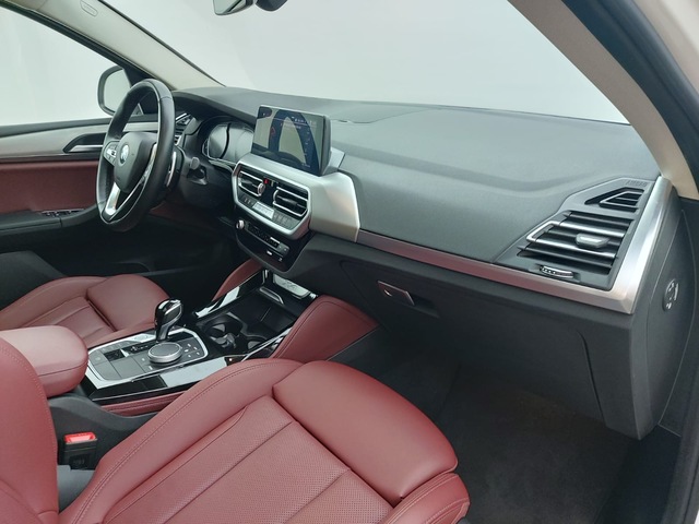 BMW X4 xDrive20i color Blanco. Año 2022. 135KW(184CV). Gasolina. En concesionario Augusta Aragon S.A. de Zaragoza