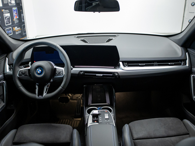 BMW iX1 eDrive20 color Blanco. Año 2025. 150KW(204CV). Eléctrico. En concesionario BMW Fuenteolid Valladolid de Valladolid
