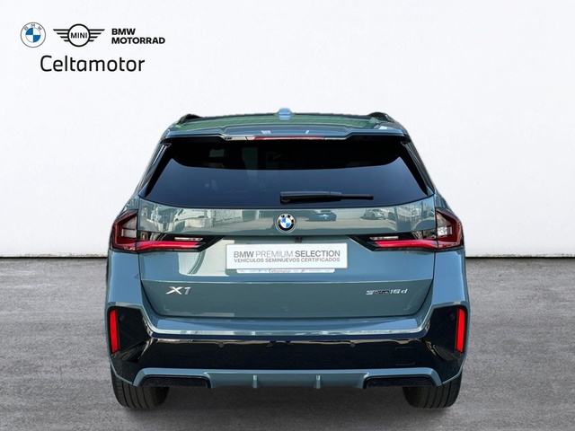 BMW X1 sDrive18d color Verde. Año 2024. 110KW(150CV). Diésel. En concesionario Celtamotor Vigo de Pontevedra