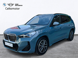 Fotos de BMW X1 sDrive18d color Verde. Año 2024. 110KW(150CV). Diésel. En concesionario Celtamotor Vigo de Pontevedra