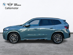 Fotos de BMW X1 sDrive18d color Verde. Año 2024. 110KW(150CV). Diésel. En concesionario Celtamotor Vigo de Pontevedra