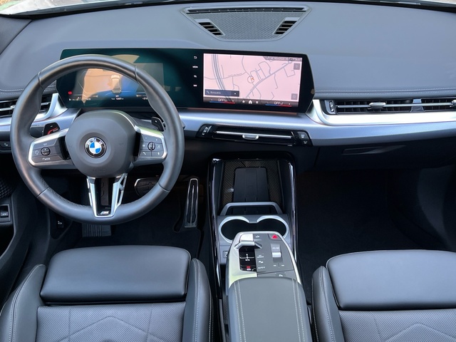 BMW X1 sDrive18d color Gris Plata. Año 2024. 110KW(150CV). Diésel. En concesionario Celtamotor Vigo de Pontevedra