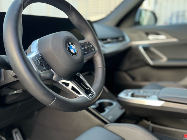 BMW X1 sDrive18d color Gris Plata. Año 2024. 110KW(150CV). Diésel. En concesionario Celtamotor Vigo de Pontevedra