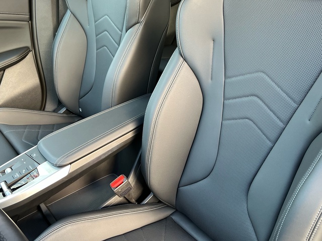 BMW X1 sDrive18d color Gris Plata. Año 2024. 110KW(150CV). Diésel. En concesionario Celtamotor Vigo de Pontevedra