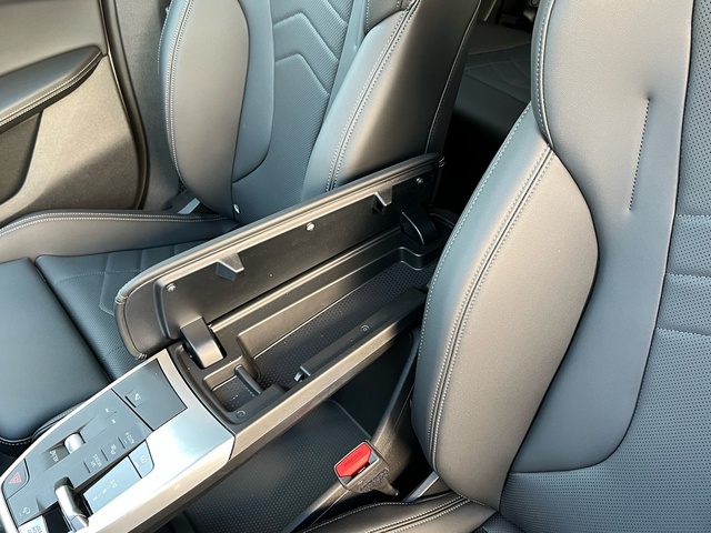 BMW X1 sDrive18d color Gris Plata. Año 2024. 110KW(150CV). Diésel. En concesionario Celtamotor Vigo de Pontevedra