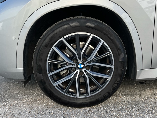 BMW X1 sDrive18d color Gris Plata. Año 2024. 110KW(150CV). Diésel. En concesionario Celtamotor Vigo de Pontevedra