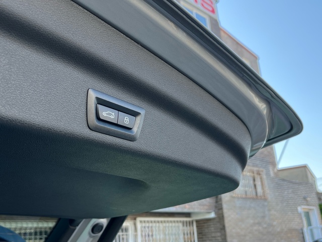 BMW X1 sDrive18d color Gris Plata. Año 2024. 110KW(150CV). Diésel. En concesionario Celtamotor Vigo de Pontevedra