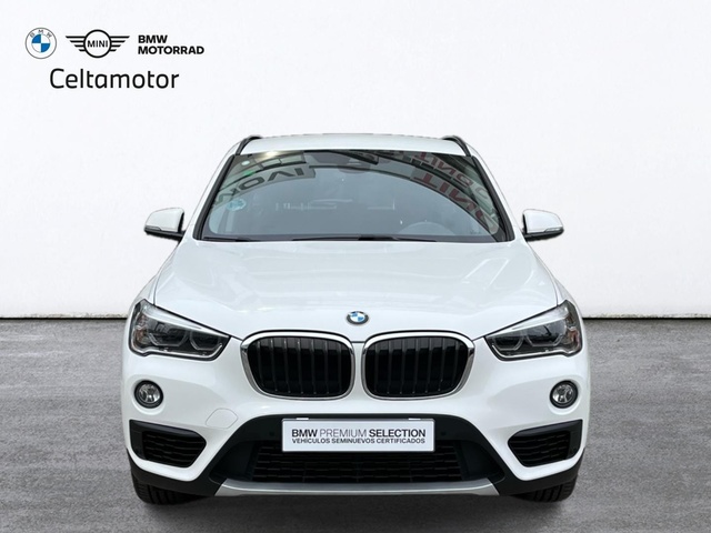 BMW X1 sDrive18d color Blanco. Año 2019. 110KW(150CV). Diésel. En concesionario Celtamotor Vigo de Pontevedra