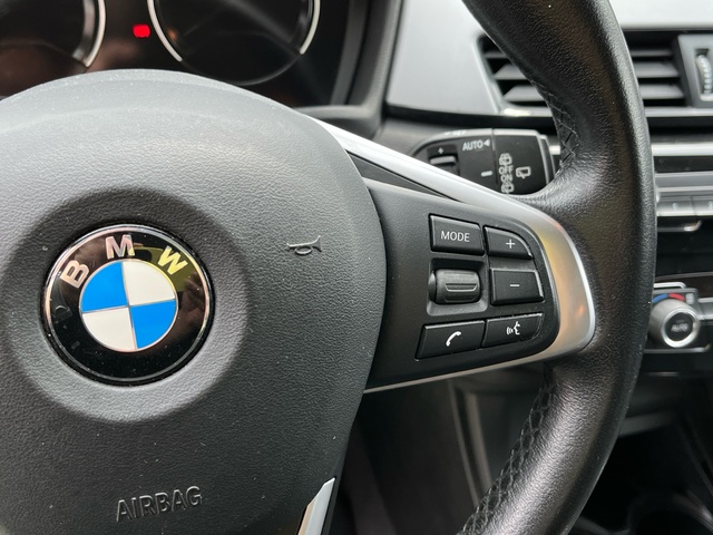 BMW X1 sDrive18d color Blanco. Año 2019. 110KW(150CV). Diésel. En concesionario Celtamotor Vigo de Pontevedra