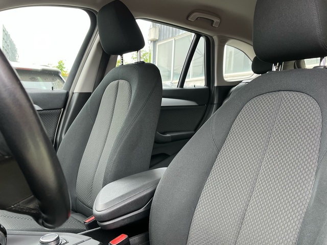 BMW X1 sDrive18d color Blanco. Año 2019. 110KW(150CV). Diésel. En concesionario Celtamotor Vigo de Pontevedra