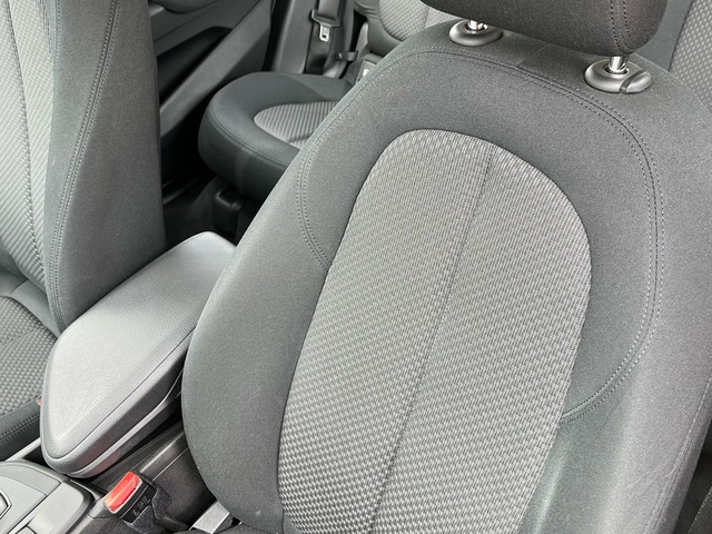 BMW X1 sDrive18d color Blanco. Año 2019. 110KW(150CV). Diésel. En concesionario Celtamotor Vigo de Pontevedra