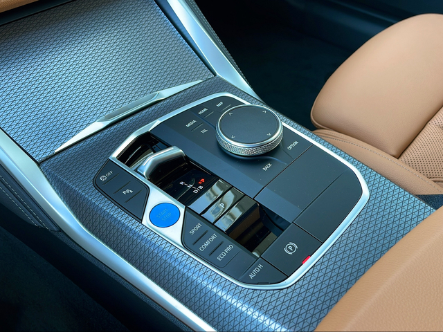 BMW i4 eDrive40 color Gris. Año 2025. 250KW(340CV). Eléctrico. En concesionario Carteya Motor | Campo de Gibraltar de Cádiz