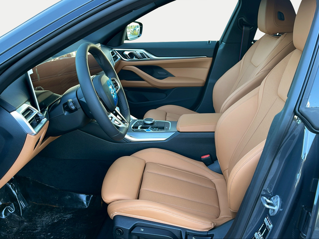 BMW i4 eDrive40 color Gris. Año 2025. 250KW(340CV). Eléctrico. En concesionario Carteya Motor | Campo de Gibraltar de Cádiz