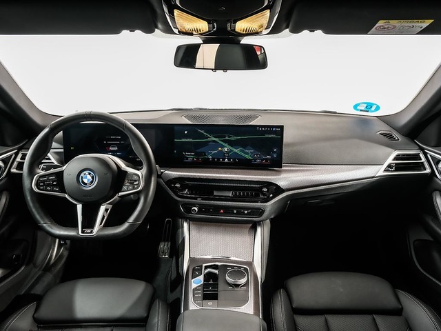 BMW i4 eDrive40 color Blanco. Año 2025. 250KW(340CV). Eléctrico. En concesionario Oliva Motor Tarragona de Tarragona