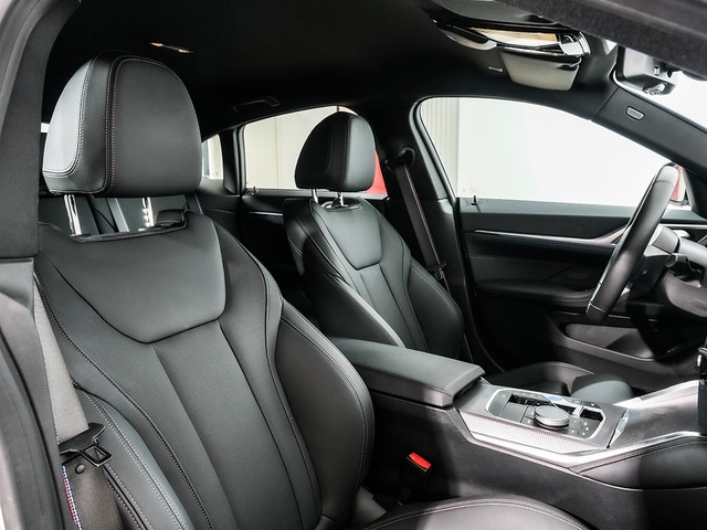 BMW i4 eDrive40 color Blanco. Año 2025. 250KW(340CV). Eléctrico. En concesionario Oliva Motor Tarragona de Tarragona