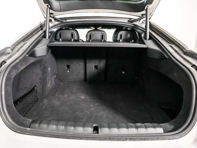 BMW i4 eDrive40 color Blanco. Año 2025. 250KW(340CV). Eléctrico. En concesionario Oliva Motor Tarragona de Tarragona