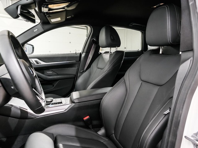 BMW i4 eDrive40 color Blanco. Año 2025. 250KW(340CV). Eléctrico. En concesionario Oliva Motor Tarragona de Tarragona